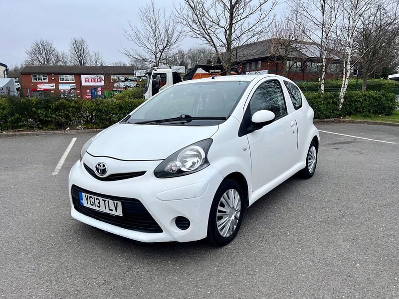 Used Toyota Aygo 2013 White Hatchback