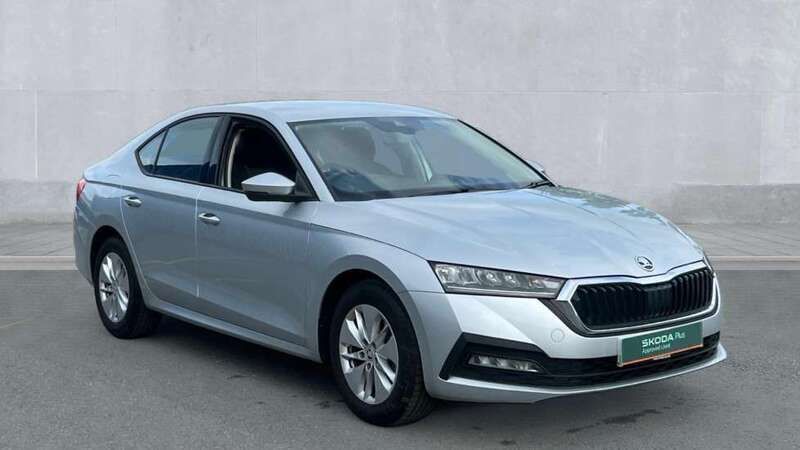 White Used 2023 Skoda Octavia SE Hatchback | £18,480 (Fair price) - Image 1/4