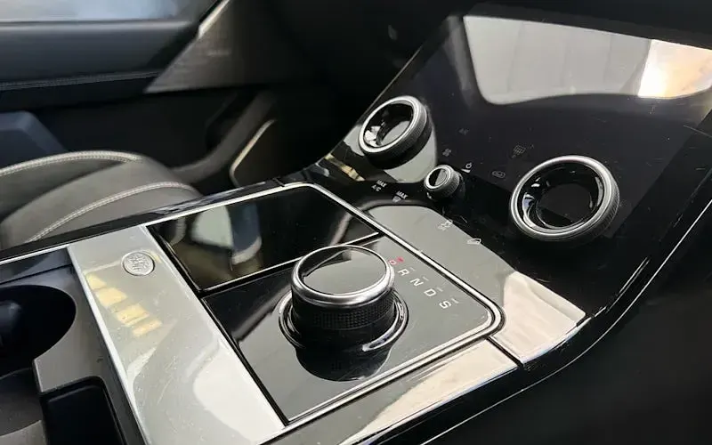 Used Land Rover Range Rover Velar SE Dynamic 249 HP (183 kW) 2019 White SUV
