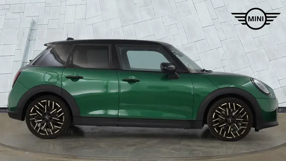 Used Mini Cooper Hatch 113 kW (154 HP) 2025 Green Hatchback
