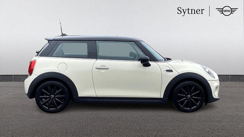 Used Mini Cooper Hatch 134 HP (98 kW) 2018 White Hatchback