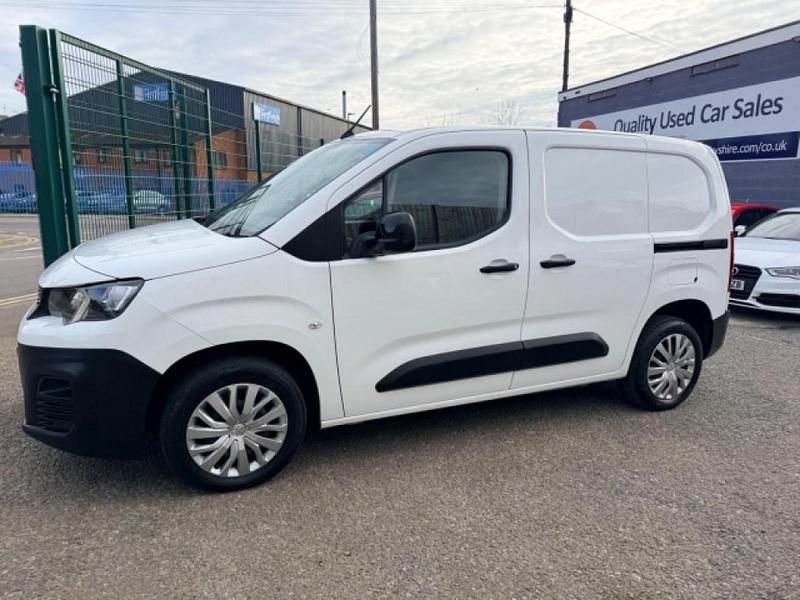 Used Peugeot Partner Premium 131 HP (96 kW) 2022 White MPV