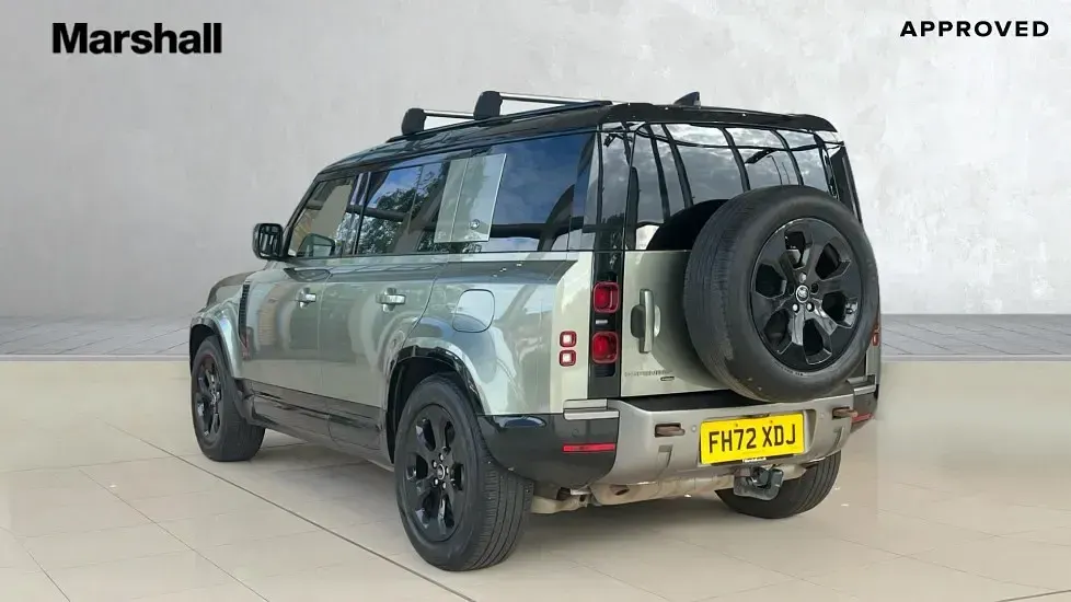 Usado Land Rover Defender Dynamic 404 HP (297 kW) 2023 Verde SUV