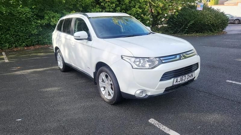 White Used 2013 Mitsubishi Outlander SUV | £4,650 (Fair price) - Image 1/4