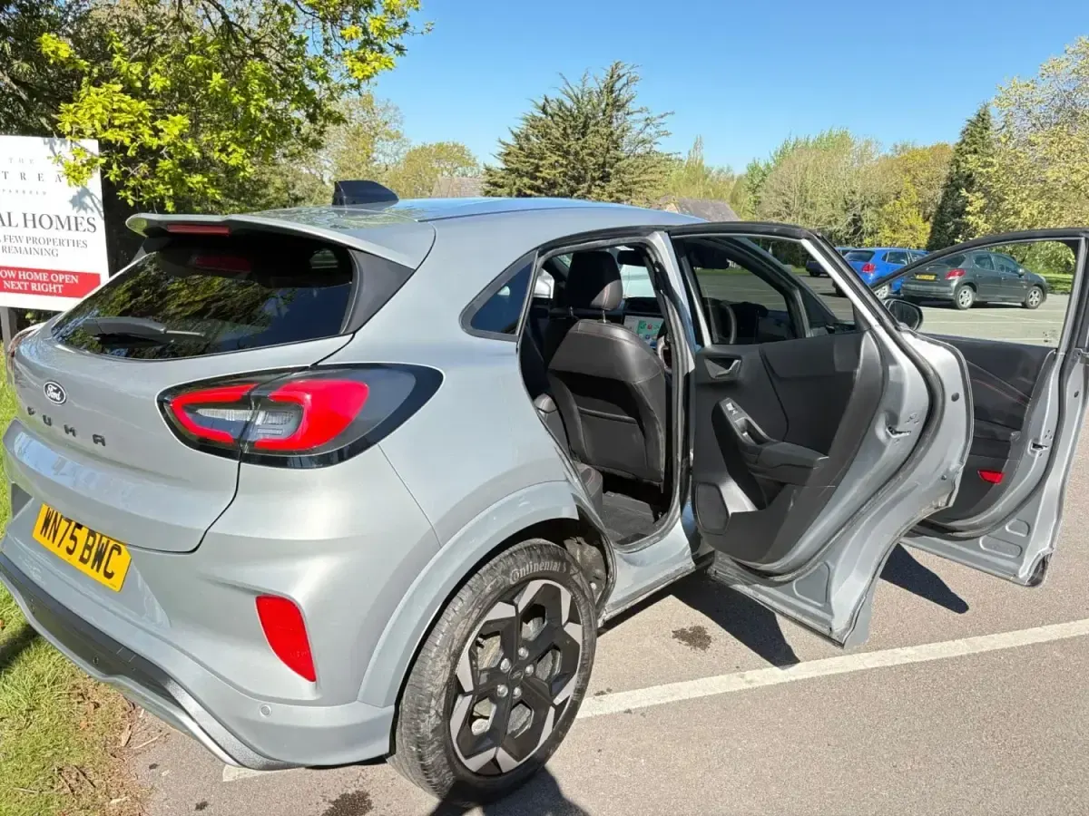 Second-hand Ford Puma ST-Line X 125 CP (91 kW) 2025 Argintiu SUV