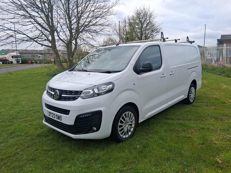 Used Vauxhall Vivaro 100 HP (73 kW) 2023 White MPV