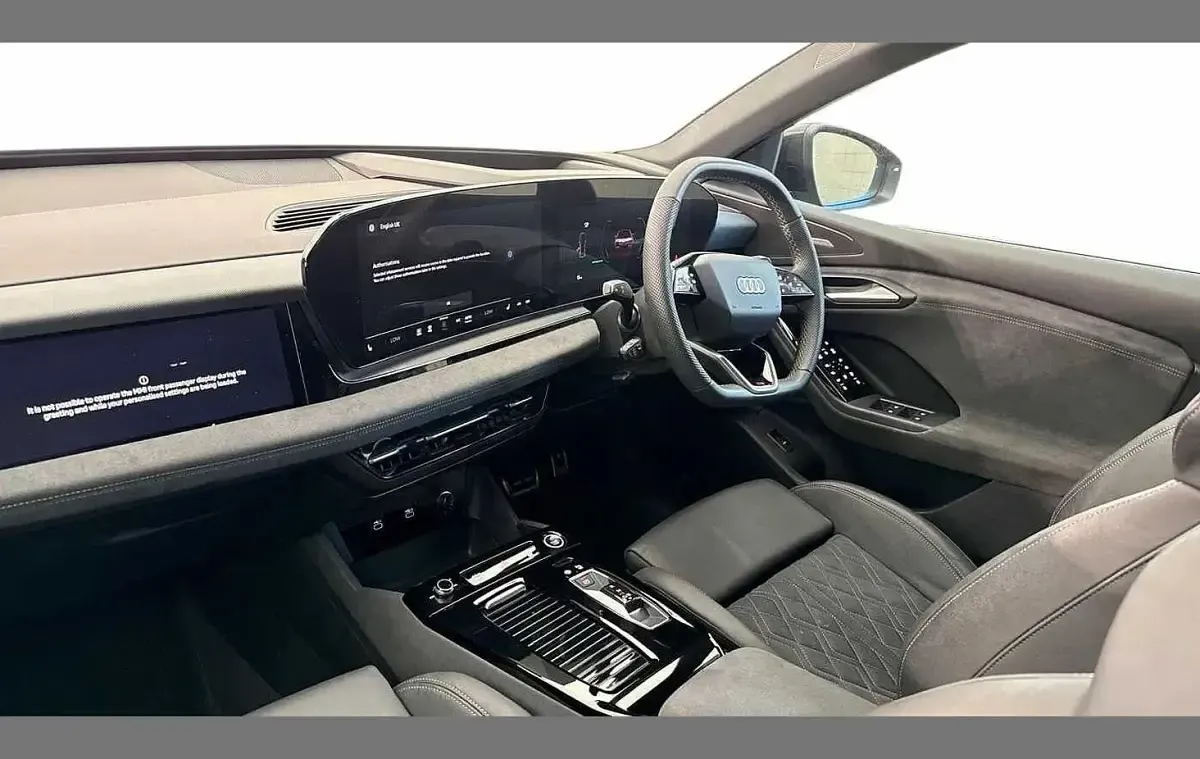 Usado Audi Q6 e-tron Advanced 284 kW (387 CV) 2024 Gris SUV