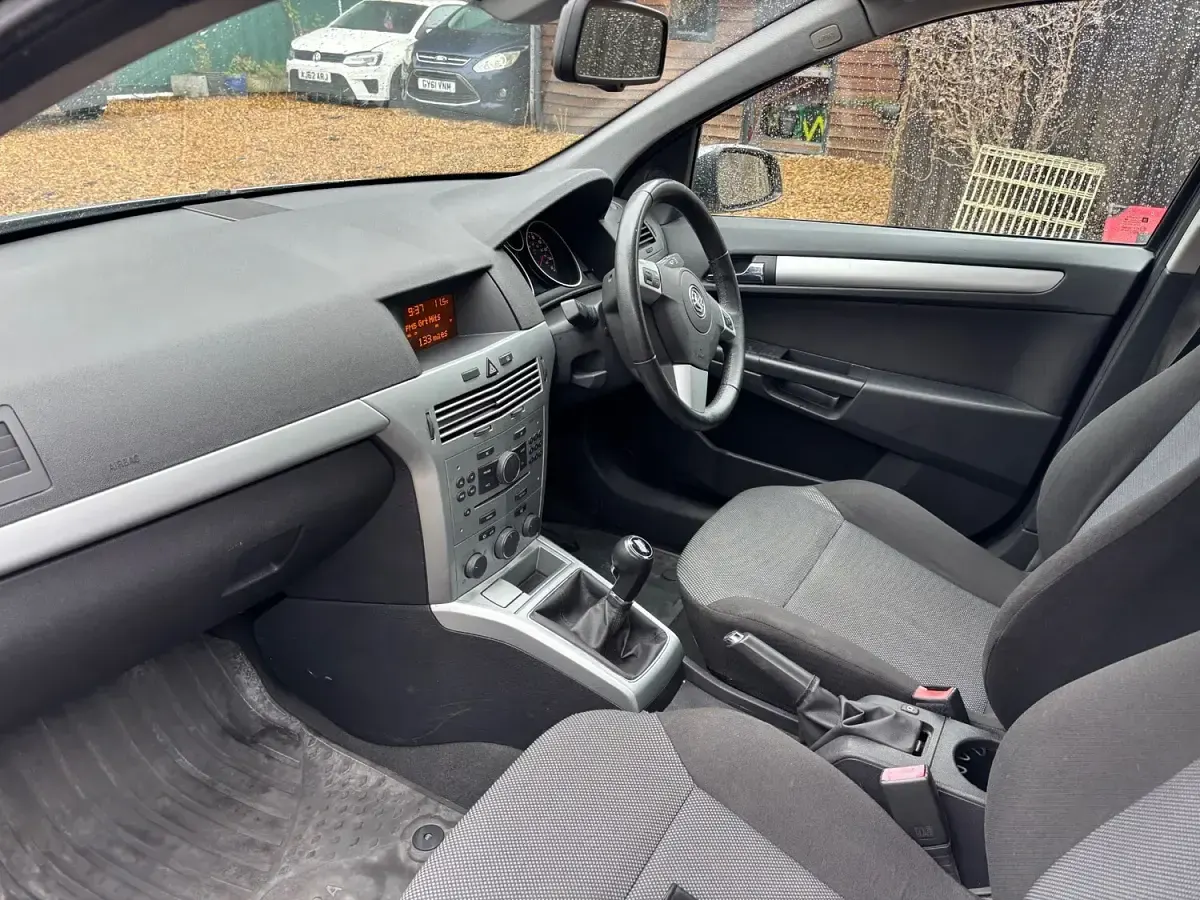 Used Vauxhall Astra Active 115 HP (84 kW) 2009 Silver Hatchback