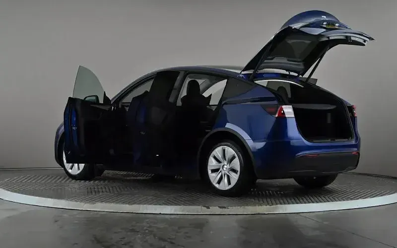 Used Tesla Model Y Long Range AWD 378 kW (514 HP) 2022 Blue SUV