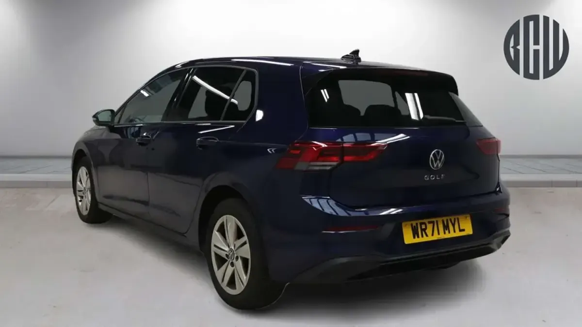 Used VW Golf VII Life 150 HP (110 kW) 2021 Blue Hatchback