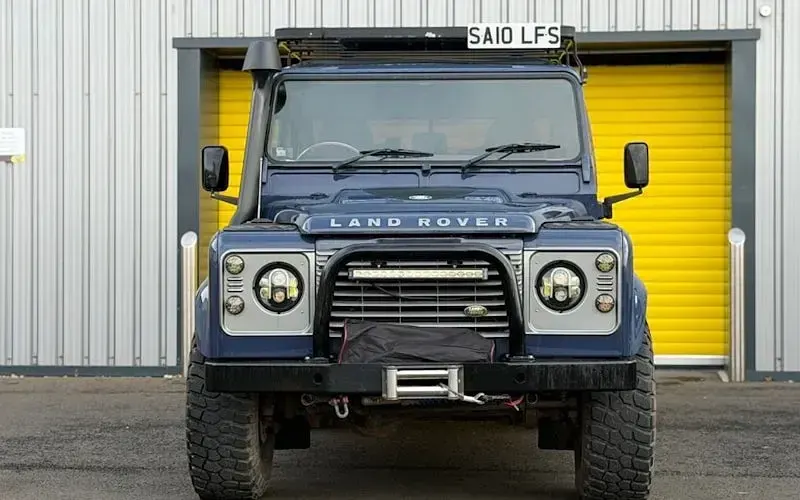 Used Land Rover Defender 124 HP (91 kW) 2011 Pickup