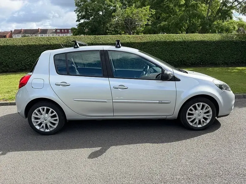 Used Renault Clio Dynamique 2010 Silver Hatchback