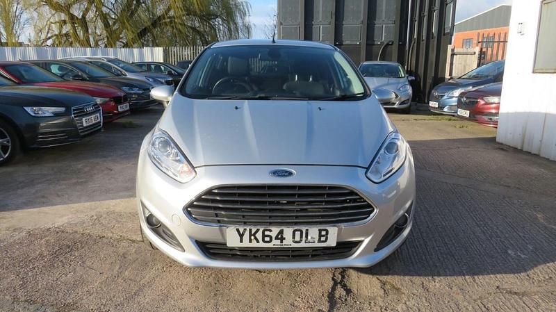 Usado Ford Fiesta Titanium 2014 Prateado Citadino