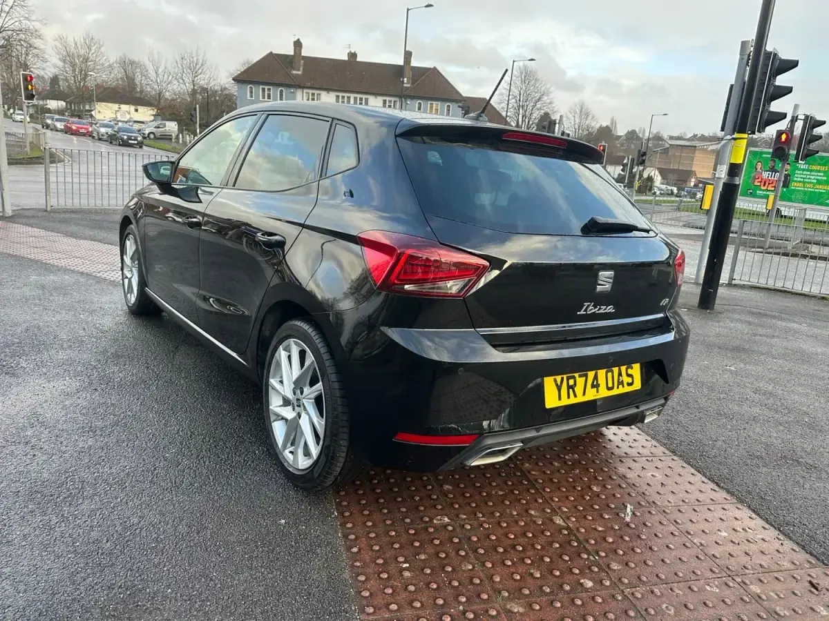 Begagnad Seat Ibiza FR 2024 Svart Halvkombi