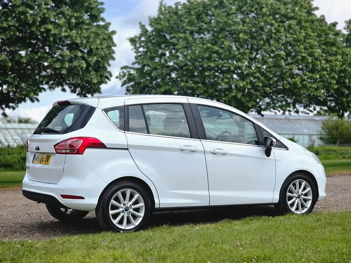 Used Ford B-MAX Titanium 105 HP (77 kW) 2016 White MPV