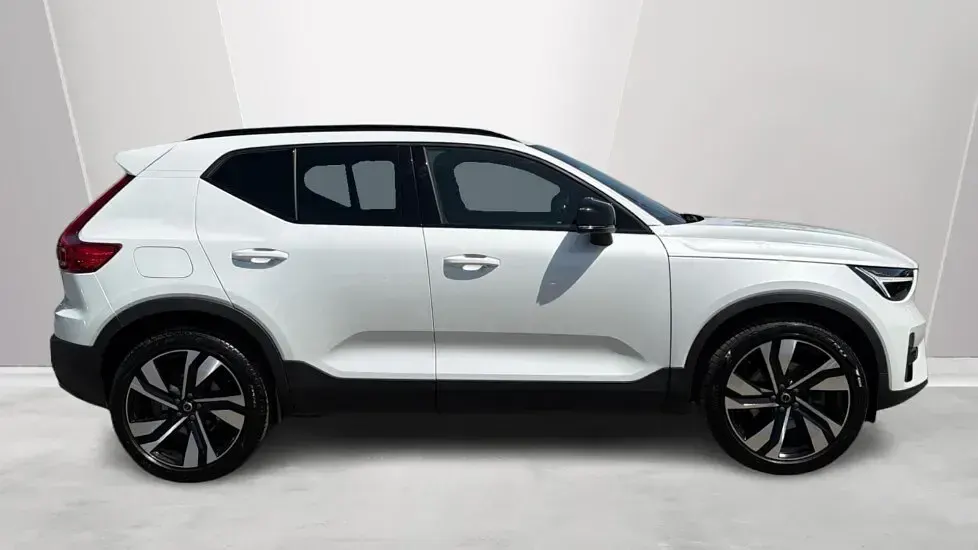 Used Volvo XC40 Plus 194 HP (142 kW) 2025 White SUV