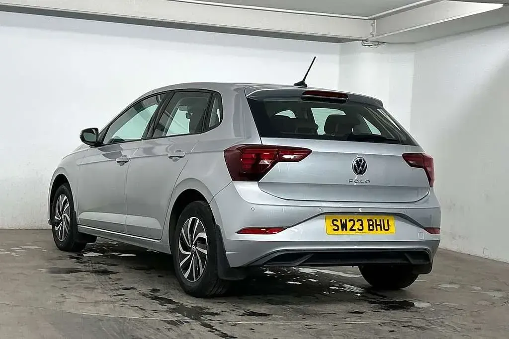 Used VW Polo Life 95 HP (69 kW) 2023 Silver Hatchback