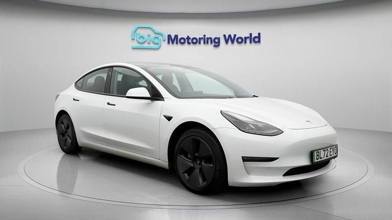White Used 2022 Tesla Model 3 Long Range AWD Sedan | £18,500 (Fair price) - Image 1/4