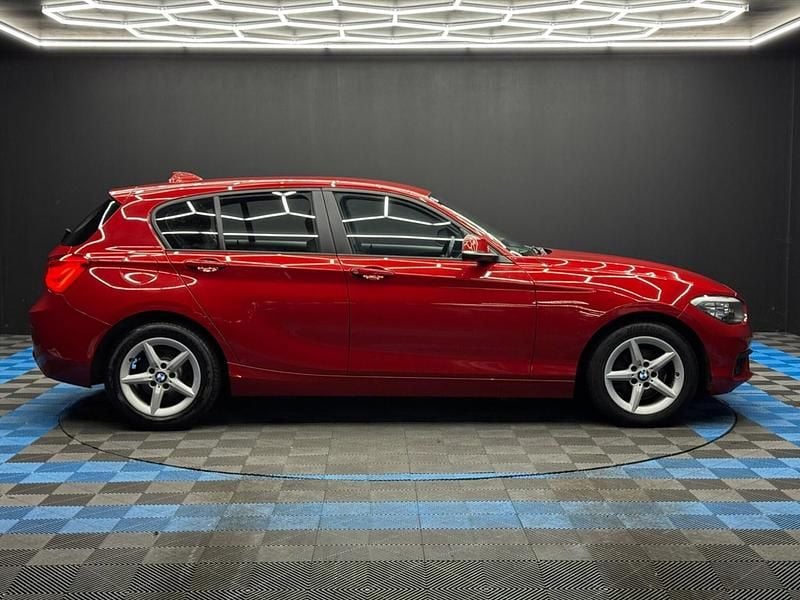 Begagnad BMW 118 2018 Röd Halvkombi
