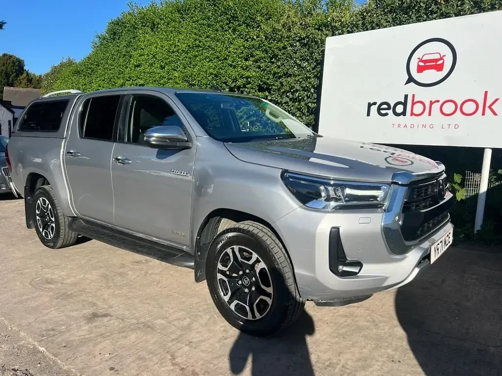 Used Toyota HiLux 204 HP (150 kW) 2021 Silver Pickup