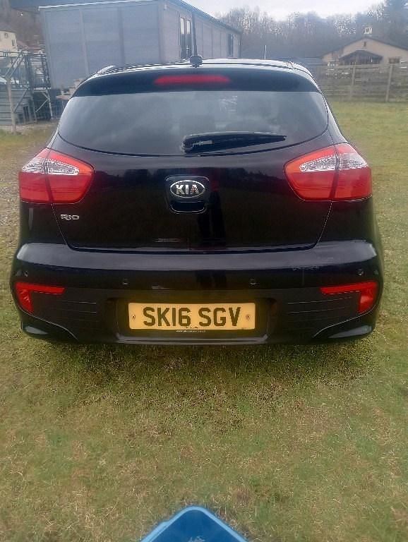 Używany Kia Rio 84 KM (61 kW) 2016 Czarny Hatchback