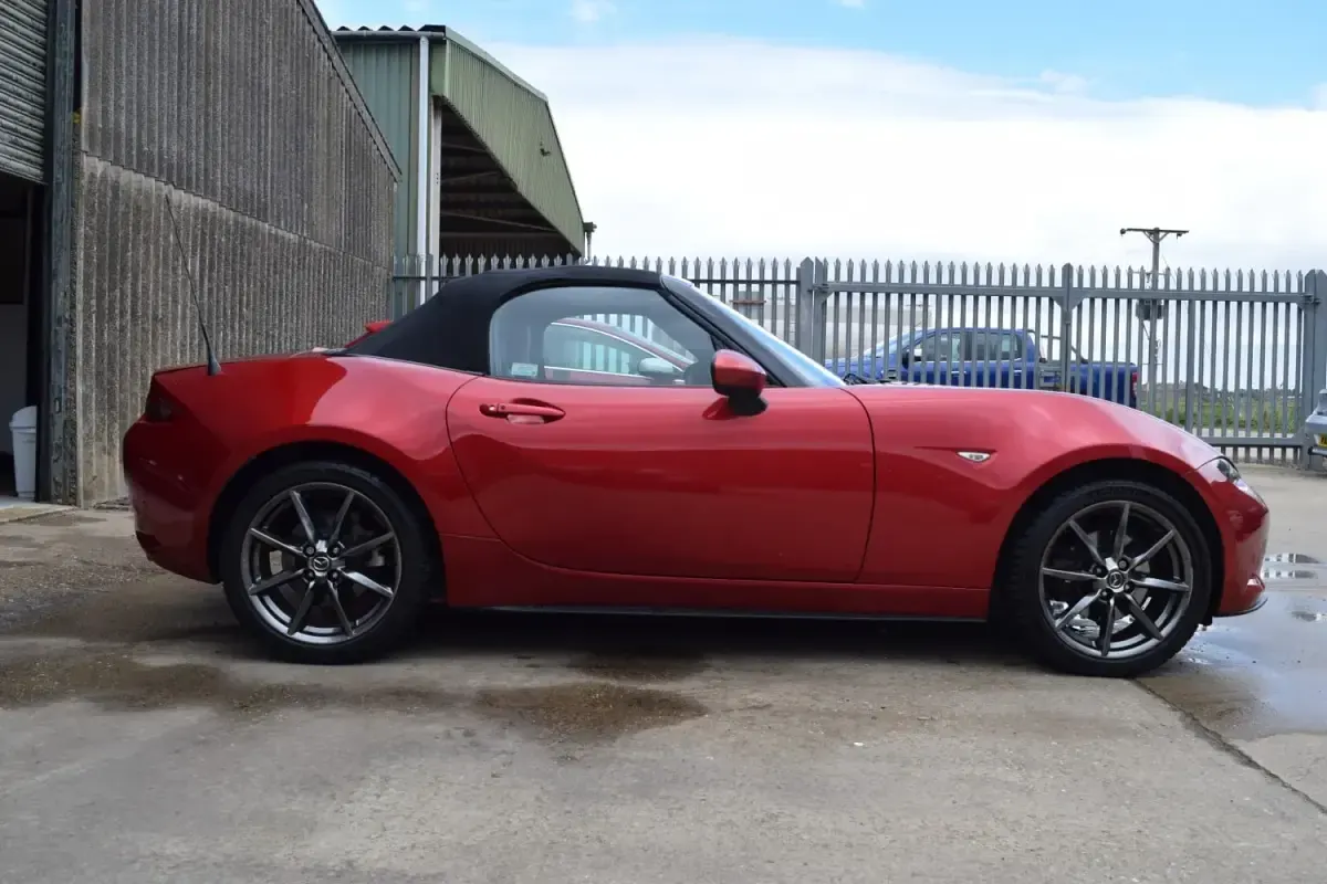 Usado Mazda MX5 Inclusive 160 CV (117 kW) 2016 Rojo Descapotable