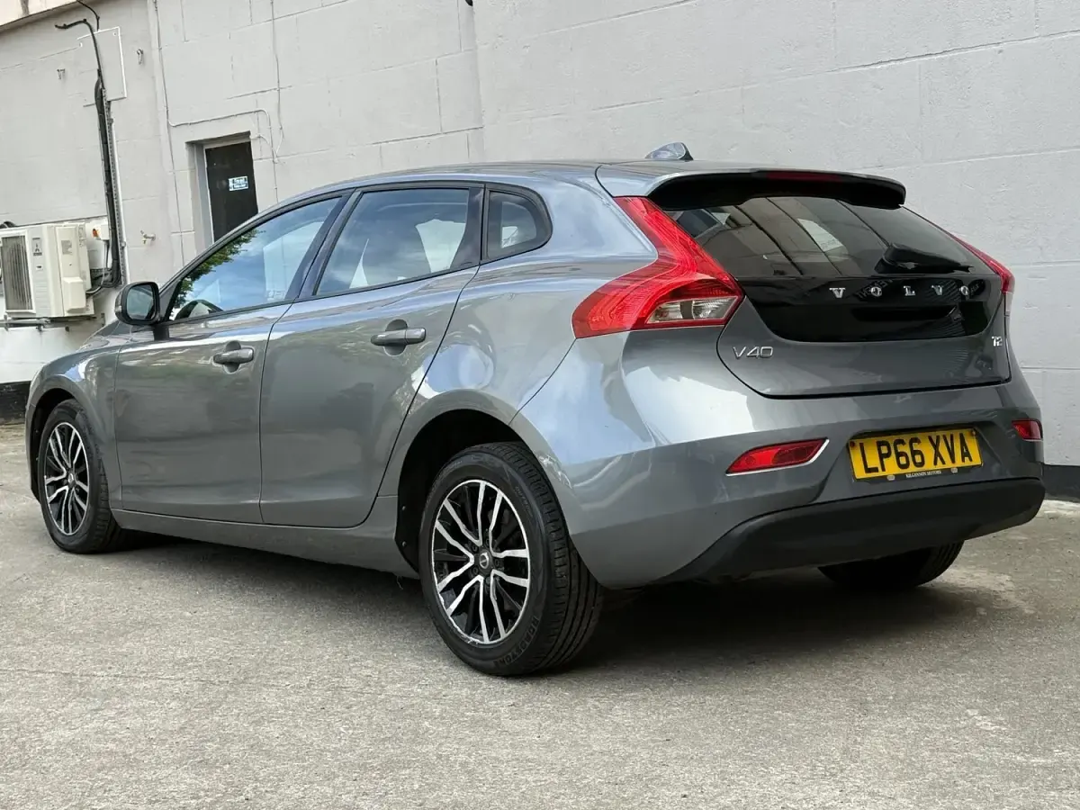 Used Volvo V40 Momentum 122 HP (89 kW) 2017 Grey Hatchback