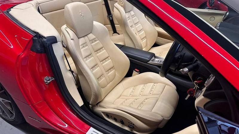 Used Ferrari California 2009 Red Cabriolet