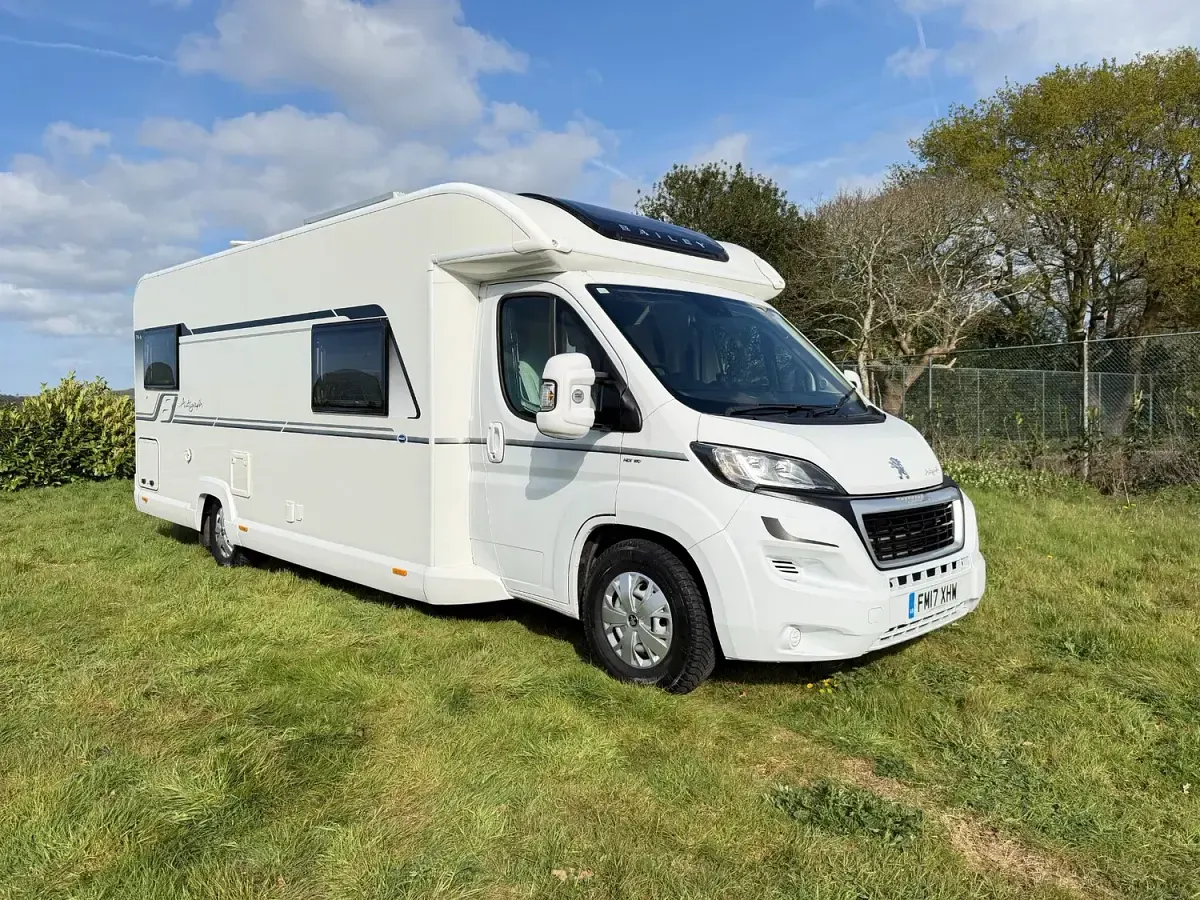 Used Peugeot Boxer 160 HP (117 kW) 2017 White Van