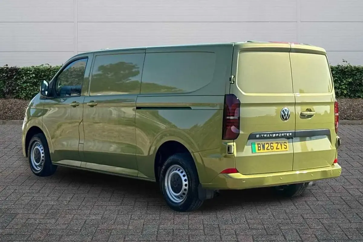 New VW T7 100 kW (136 HP) 2026 Warm green metallic Van