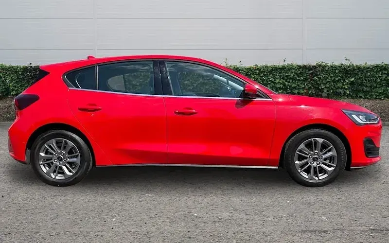 Used Ford Focus Titanium 155 HP (114 kW) 2023 Red Hatchback