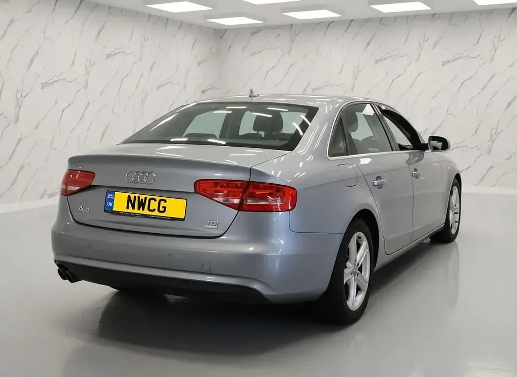 Używany Audi A4 Comfort 163 KM (119 kW) 2015 Szary Sedan/Limuzyna