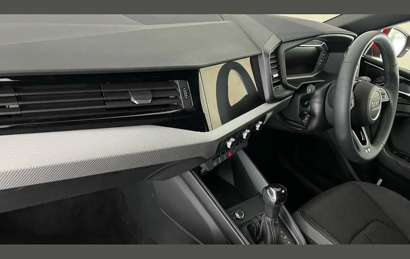 Begagnad Audi A1 S-Line 116 HK (85 kW) 2025 Röd SUV