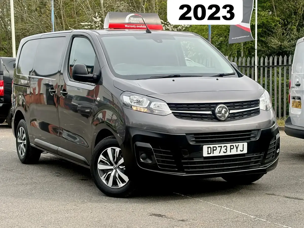 Second-hand Vauxhall Vivaro 100 CP (73 kW) 2023 Gri Monovolum