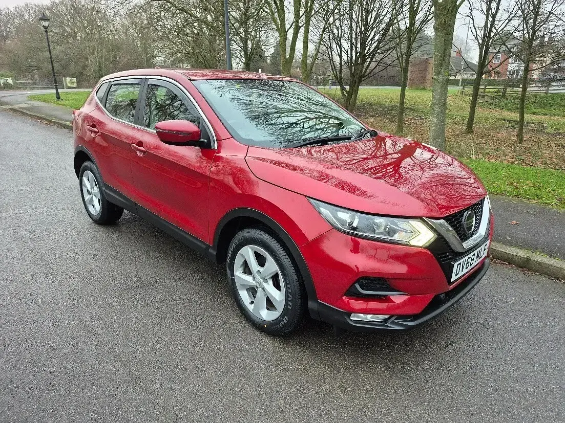 Used Nissan Qashqai Acenta Premium 2018 Red SUV
