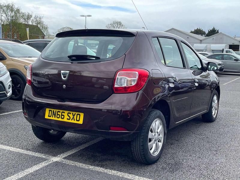 Used Dacia Sandero Ambiance 90 HP (66 kW) 2016 Brown Hatchback