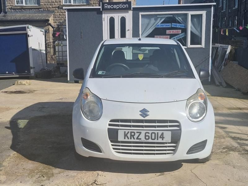 Used Suzuki Alto 68 HP (50 kW) 2013 White Hatchback