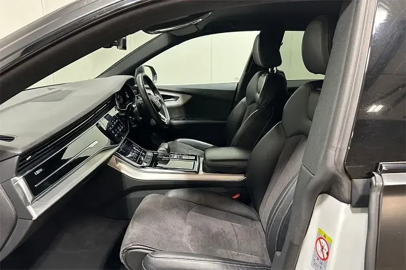 Used Audi Q8 S-Line 286 HP (210 kW) 2019 White SUV