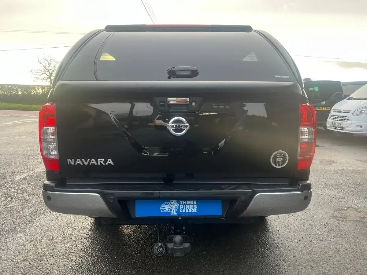 Used Nissan Navara Tekna 190 HP (139 kW) 2018 Black Pickup