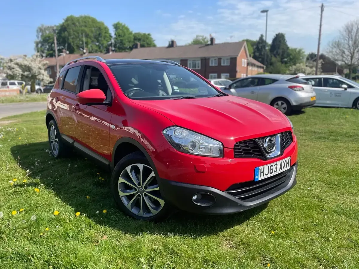 Used Nissan Qashqai Tekna 117 HP (86 kW) 2013 Red SUV