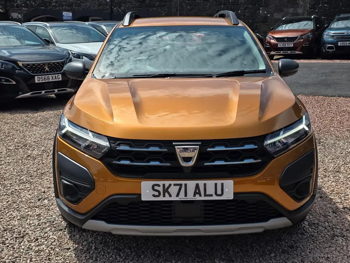 Used Dacia Sandero Essentiel 90 HP (66 kW) 2021 Orange Hatchback