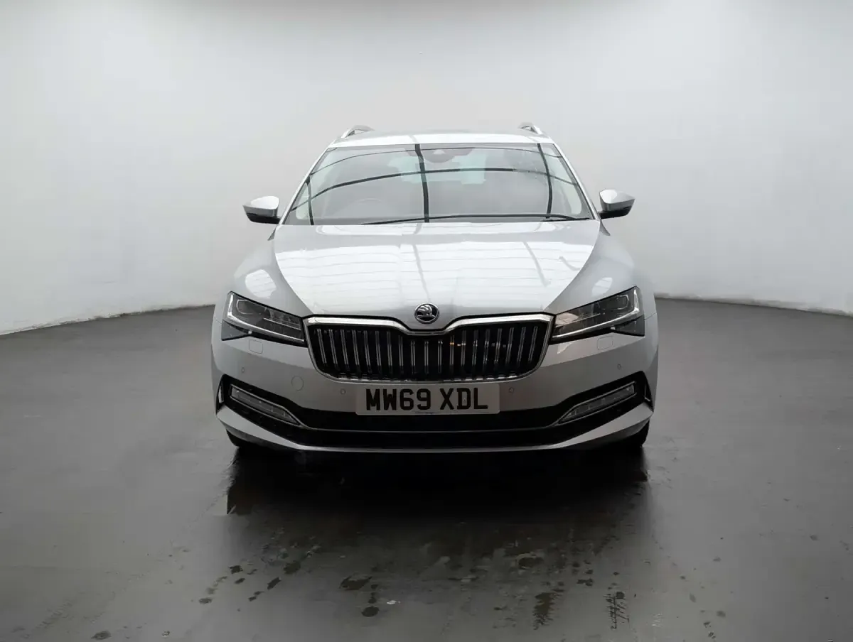 Gebraucht Skoda Superb SE L 150 PS (110 kW) 2019 Silber Kombi