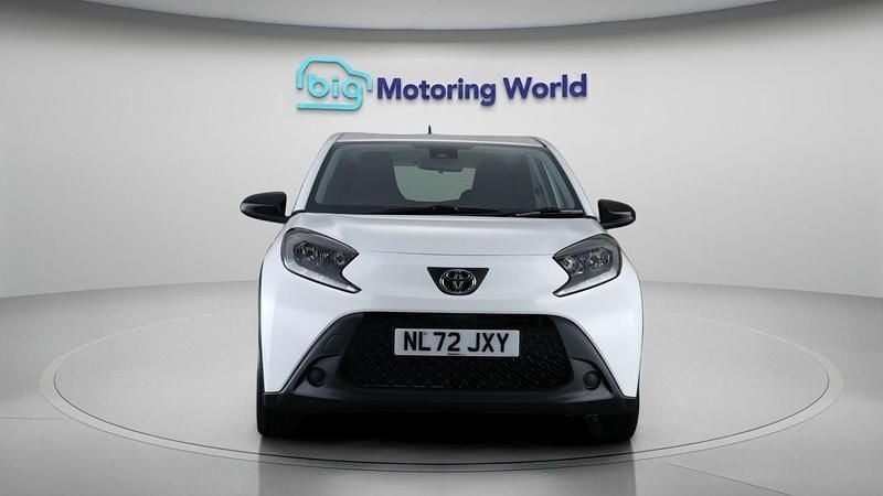 Used Toyota Aygo X PURE 72 HP (52 kW) 2022 White SUV