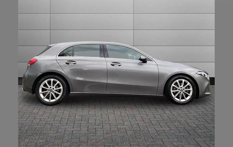 Usado Mercedes A200 Executive 150 CV (110 kW) 2020 Gris Utilitario