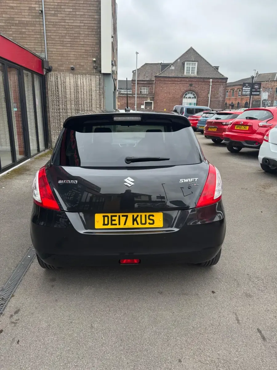 Begagnad Suzuki Swift SZ-L 2017 Svart Halvkombi