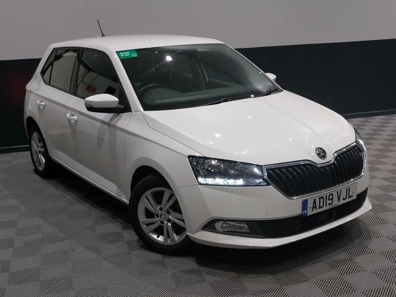 White Used 2019 Skoda Fabia SE Hatchback | £8,998 (Fair price) - Image 1/4