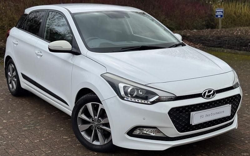 Used Hyundai i20 Premium 84 HP (61 kW) 2016 White Hatchback