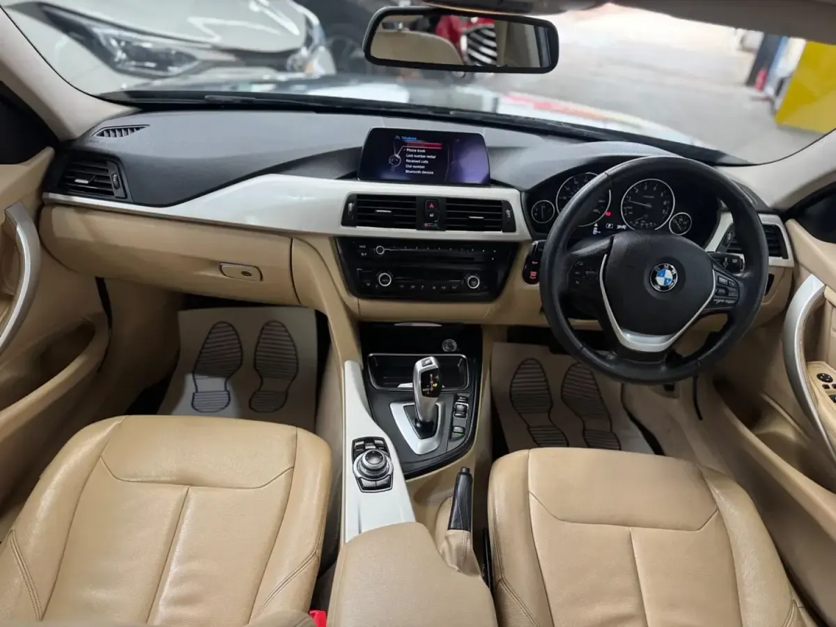 Begagnad BMW 328 Impressive 245 HK (180 kW) 2014 Grå Sedan