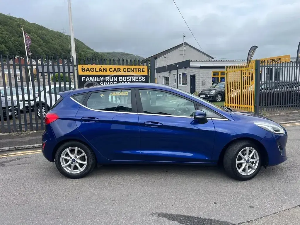 Used Ford Fiesta Zetec 85 HP (62 kW) 2017 Blue Hatchback