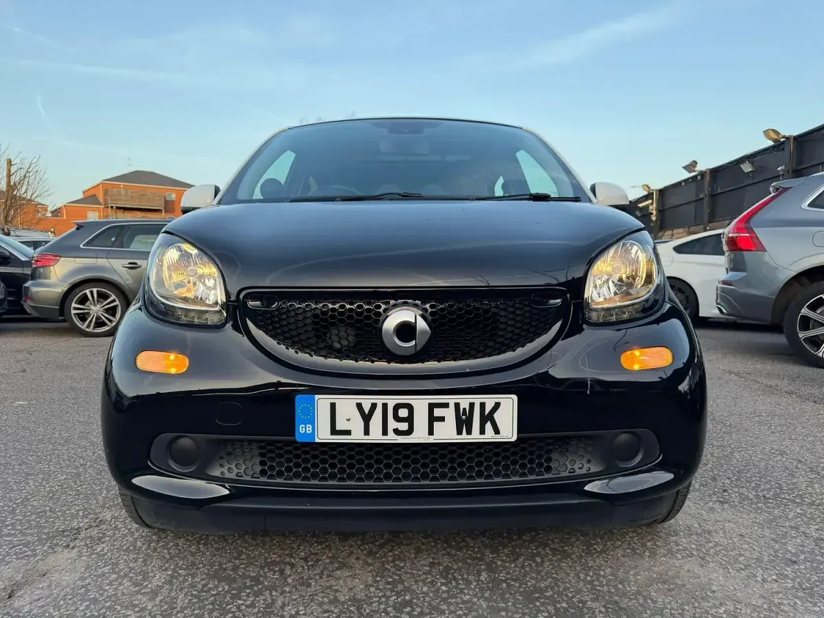 Used Smart ForFour Prime 71 HP (52 kW) 2019 White Hatchback